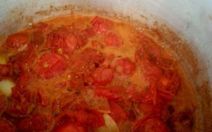 best tomato ketchup recipe - make it at home. Easy tomato sauce recipe that tastes amazing.