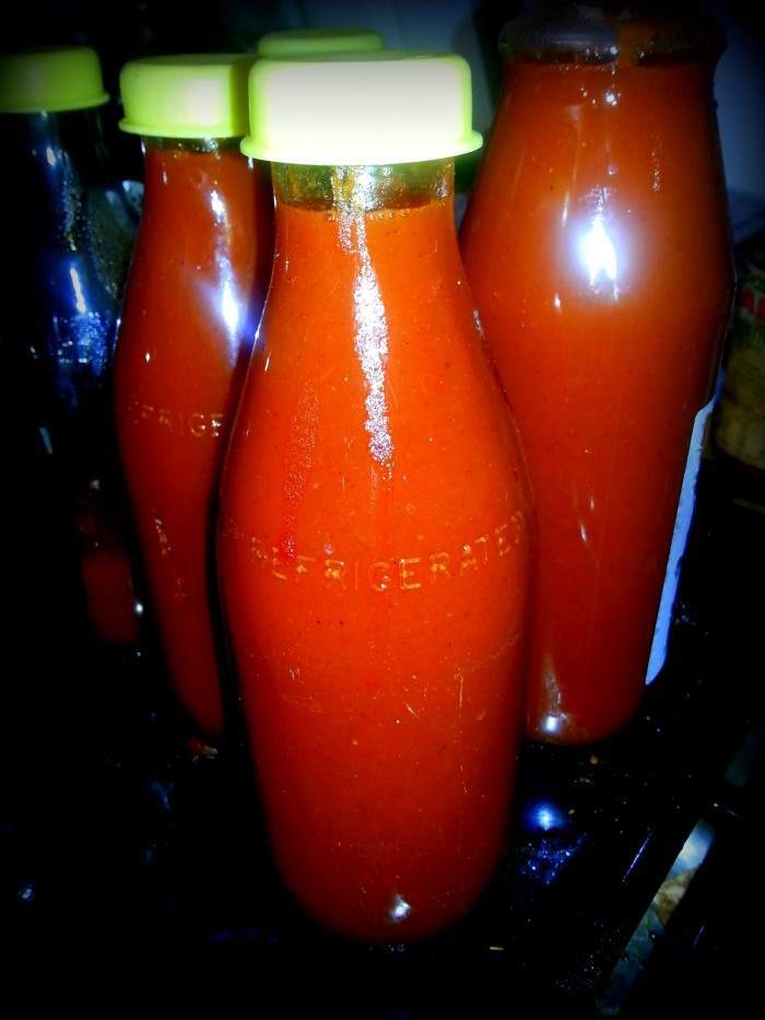 best tomato ketchup recipe - make it at home. Easy tomato sauce recipe that tastes amazing.